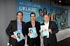 V.l. Marian Hiller, Affan Kay und Joseph Peterleithner mit den neu designten Winterkatalogen