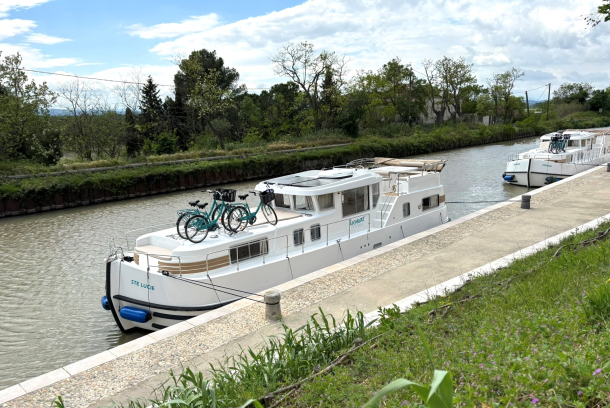 Riverly-erweitert-Hausbootflotte-f-r-die-Saison-2026