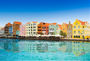 Foto: Willemstad/ Curaçao © Anex Gruppe/ Shutterstock