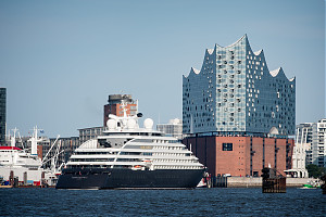 Foto: Tanja Pleis - Scenic Eclipse II im Hamburger Hafen